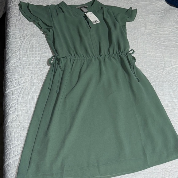 Elegant Green Dress - Picture 4 of 7